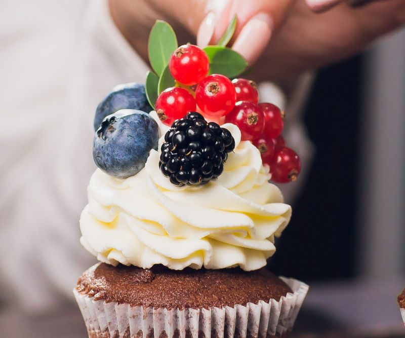 Cakes decorated with cream and berries